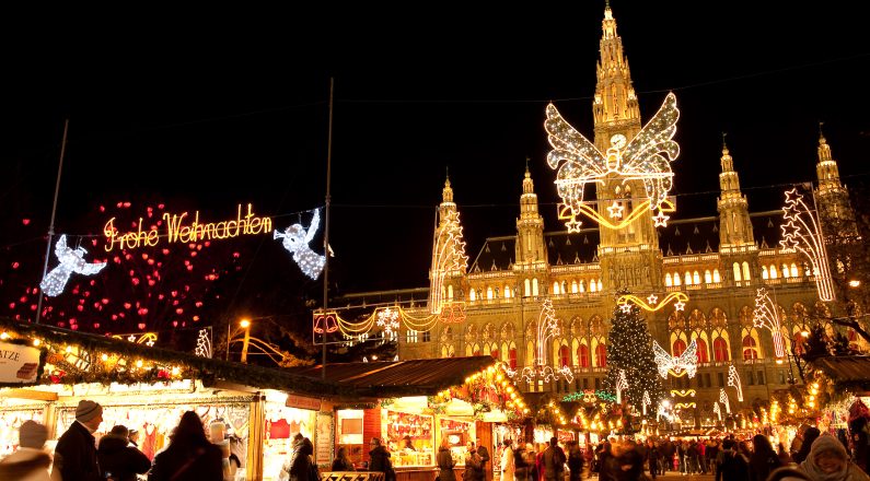 Weihnachtlicher Rathausplatz