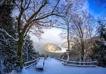 ADVENTKNISTERN AN DER DONAU